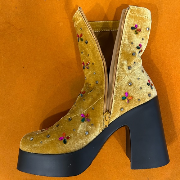 Betsy Johnson tan faux suede embellished Harriet boots - Picture 6 of 9